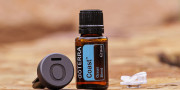 dōTERRA Coast™ (15 ml) a metalický difuzér so svorkou do auta